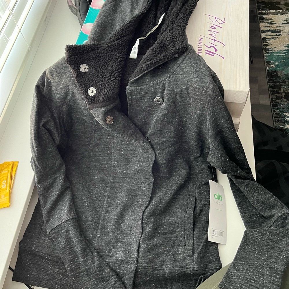 ALO yoga sweatshirt